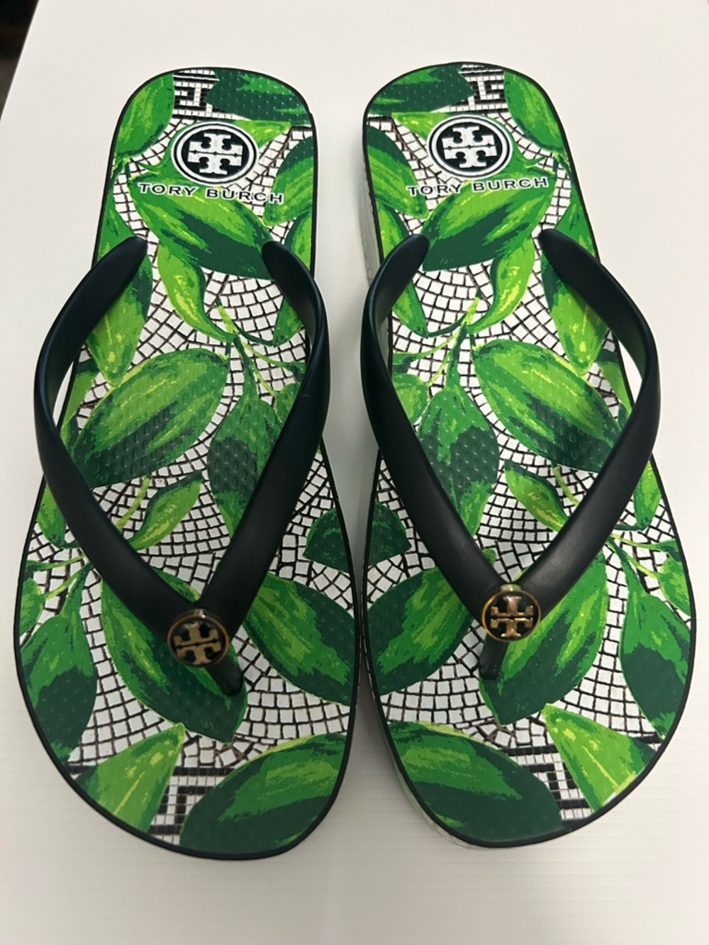 NWOT Tory Burch island resort platform Flip Flop sandals with Green Leaf Print